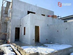 Duplex cu 3 camere si teren de 247 mp de vanzare in localitatea Sacalaz