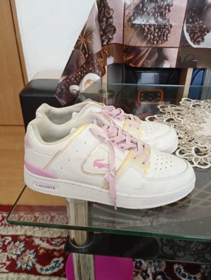 vând două perechi adidași una damă una bărbătească mărime 40 36