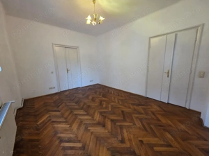 De închiriat apartament 3 camere   Piața 700- 2539 - imagine 4