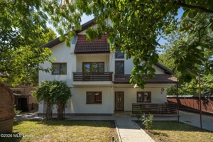 Casa de vacanta cu teren 5394 mp, Pucioasa, Dambovita