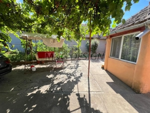 casa individuala Varias apa centrala pe gaz canalizare 1500mp