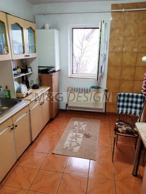 3 camere decomandat vedere pe 2 parti CENTRALA zona Dambovita