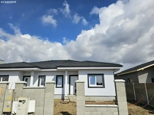 Duplex pe parter   Moșnița Veche   la gri