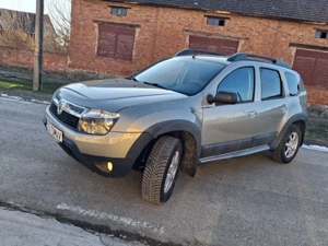 vand Dacia Duster,1.5 diesel,110cp,4 4 din buton, 3 pozitii de mers,are 2 seturi de genti