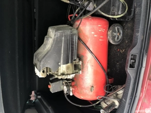 Vând compresor aer la 300 de lei si felx bosch 200 