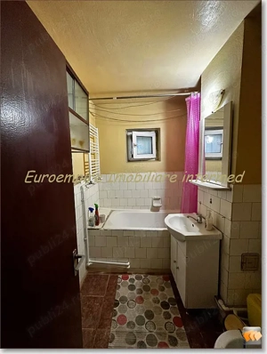 Apartament 2 camere decomandate zona Poarta 6 - imagine 8