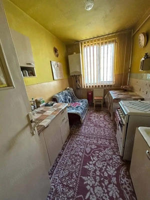 Vând apartament 3 camere decomandat piața mică 