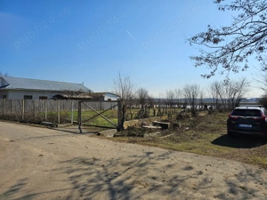 Vand teren intravilan cu deschidere la apa, asfalt, utilitati - imagine 2