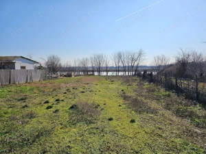 Vand teren intravilan cu deschidere la apa, asfalt, utilitati - imagine 3