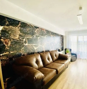 Vand apartament in Cartierul Arhitectilor compus din living cu bucatarie,baie,dormitor,balcon si loc - imagine 3