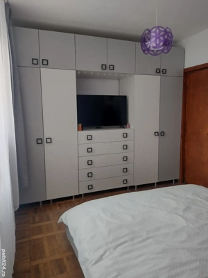 2 Camere, micro 1, etajul 1, cu parcare în fața blocului. Preț negociabil.