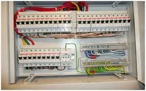 Execut lucrări complete de instalații electrice și sanitare pentru apartamente, case și spații comer