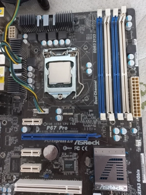 Vind  doua  placi  de  baza  pt  calculator ,  noi  ,  negociabil  .Cu procesor  si  cooler .