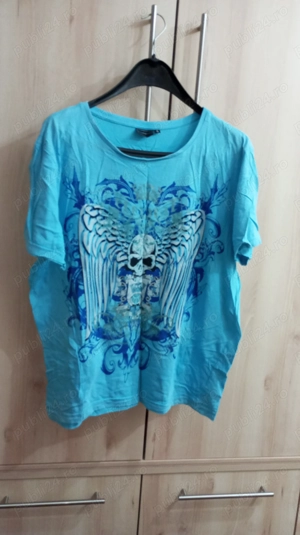 Tricou scurtă pentru femei.