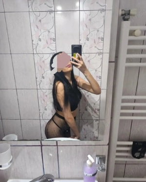 buna sunt Mădălina 