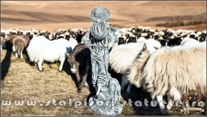 Statuetă ciobănaș cu cățel, din beton, model S73. - imagine 4