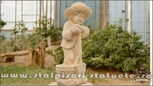 Statuetă băiat cu hârleț, galben patinat, model S60. - imagine 2