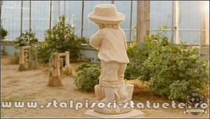 Statuetă băiat cu hârleț, galben patinat, model S60. - imagine 4