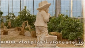 Statuetă băiat cu hârleț, galben patinat, model S60. - imagine 5