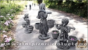 Set 3 statuete, mama și copii cu găletușe, model S65. - imagine 4