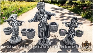 Set 3 statuete, mama și copii cu găletușe, model S65.