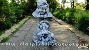 Statuetă troli pe cipercă, gri patinat, model S61.