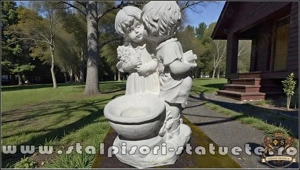 Statuetă copilași cu vază, alb marmorat, model S45.