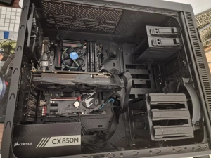Intel i7-8700 + 32GB-DDR4 + Aorus Z370 + ASUS ROG 1080 + 370GB SSD+HDD