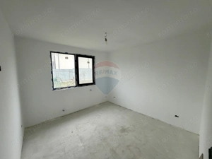 Casă cu 4 camere de vânzare - imagine 9