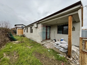 Casă cu 4 camere de vânzare