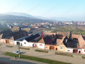 Casă săsească 3 camere si 1400 mp teren in Brateiu - jud. Sibiu - imagine 2