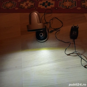 lampi cea neagra merge si cu bateri si la priza 35 de lei bucata si cealanta la priza atat