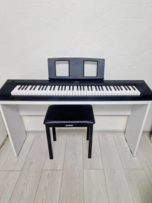 Pianina Yamaha Piaggero NP 35, clape semigrele, cu stativ + bancheta 