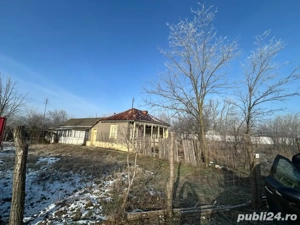Teren intravilan cu casă bătrânească și anexe  - imagine 5