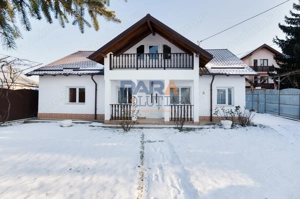 Casă 2015 - 4 dormitoare, 2 băi, 2 bucătării