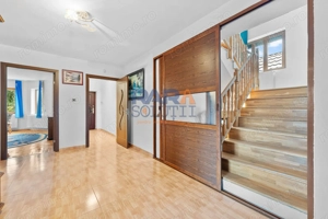 Vilă cu 6 dormitoare, 2 garaje, anexe multiple - 2076 mp teren - imagine 10