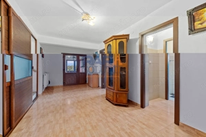 Vilă cu 6 dormitoare, 2 garaje, anexe multiple - 2076 mp teren - imagine 6