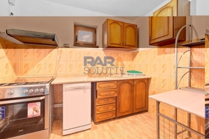 Vilă cu 6 dormitoare, 2 garaje, anexe multiple - 2076 mp teren - imagine 8