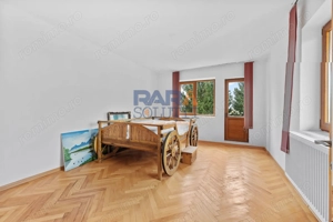 Vilă cu 6 dormitoare, 2 garaje, anexe multiple - 2076 mp teren - imagine 16