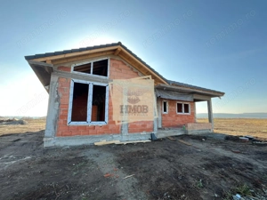 Casa cu 4 camere 2 bai si 500 mp teren in  Sura Mica - imagine 6