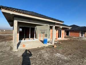 Casa cu 4 camere 2 bai si 500 mp teren in  Sura Mica - imagine 5