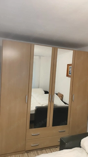 Dulap Mömax în 4 uși cu două oglinzi.
