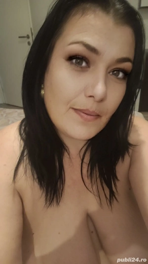 Bruneta matura poze din locatie