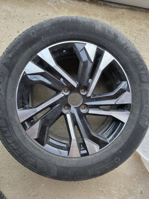 Proprietar, vand Peugeot e-2008 Allure, 2 km+set jante+cauciucuri vara - imagine 10