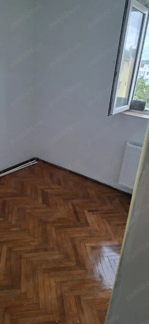 apartament de vânzare cu 3 camere 