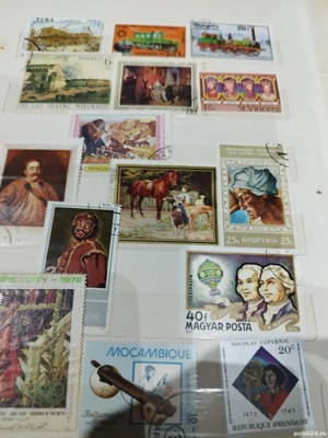 Vând clasor cu timbre