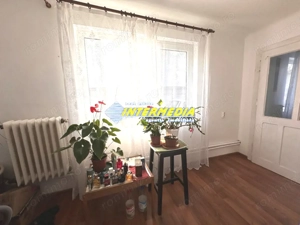 Casa cu 3 camere  in Cetate la asfalt cu 1176 mp Teren - imagine 2