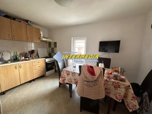 Casa cu 3 camere  in Cetate la asfalt cu 1176 mp Teren