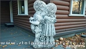 Statuetă copilași cu vază, gri patinat, model S45. - imagine 4