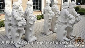 Set statuete băiat și fată, alb marmorat, model S43. - imagine 5